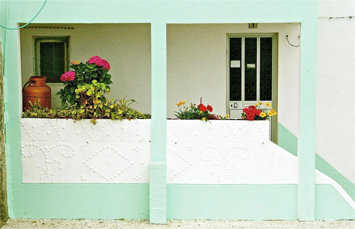 Model Balkon Minimalis Terbaru Pastel